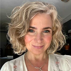 Meet your Posher, Corina